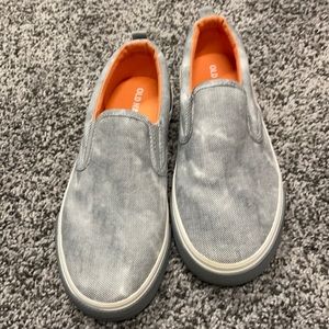 Boys gray old navy slip on tennis shoes